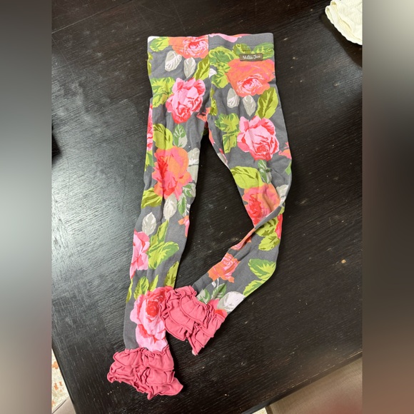 Matilda Jane - (Wonderment) Row of Roses Leggings |Size 6| - Picture 1 of 2